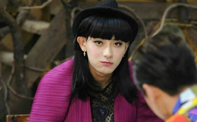 黄子韬出道多年无绯闻想恋爱，比吴亦凡鹿晗难脱单，张艺兴也单身