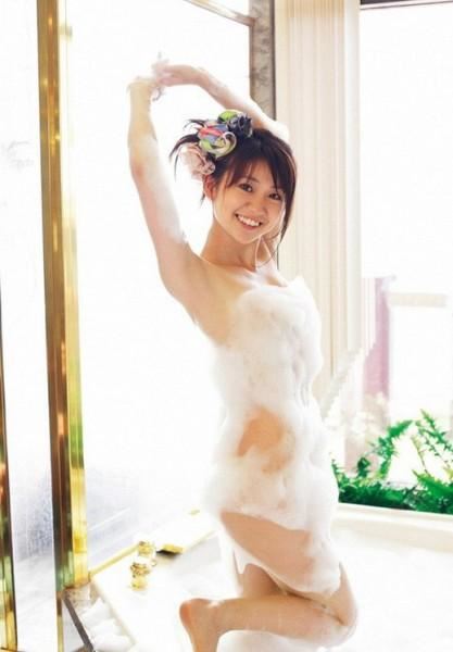 日本女星为何抢着脱衣拍全裸写真（图）