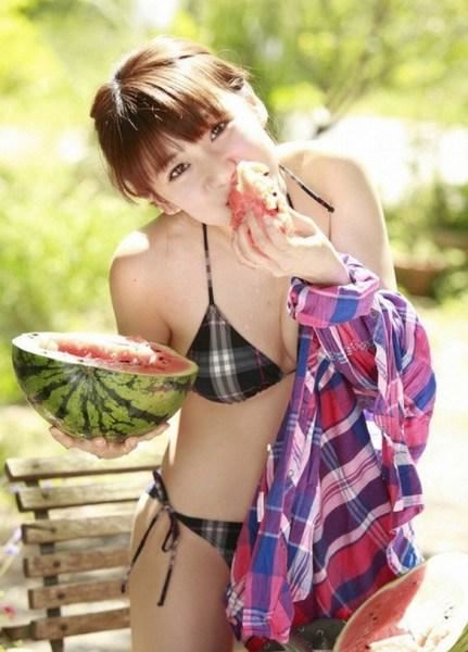 日本女星为何抢着脱衣拍全裸写真（图）