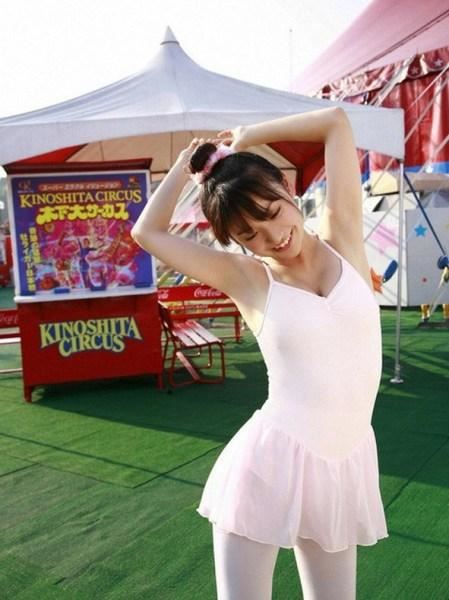 日本女星为何抢着脱衣拍全裸写真（图）