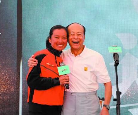 汕头大学海洋划艇队20名划手从汕头港出发8天8夜抵达香港（转）