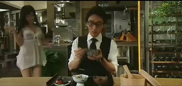 苍井空穿性感内衣露臀玩色诱（图）