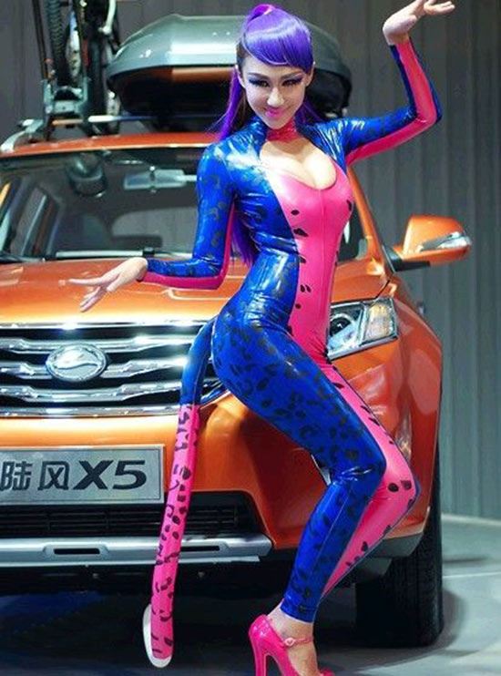 盘点因裸成名的十大奇葩车模（图）