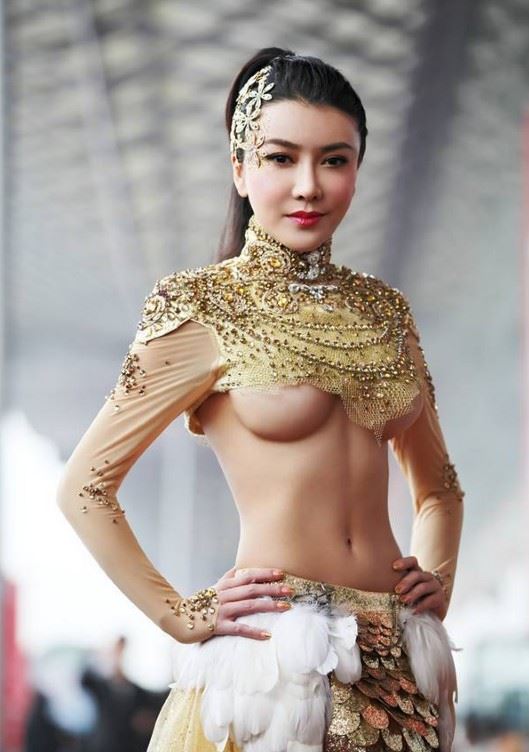 盘点因裸成名的十大奇葩车模（图）