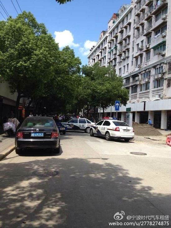 浙江宁波男子闹市割喉杀人致1死1伤