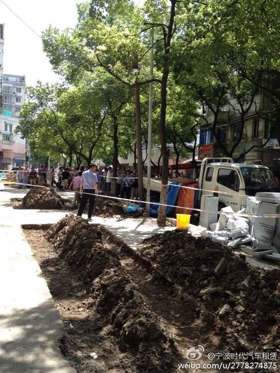 浙江宁波男子闹市割喉杀人致1死1伤