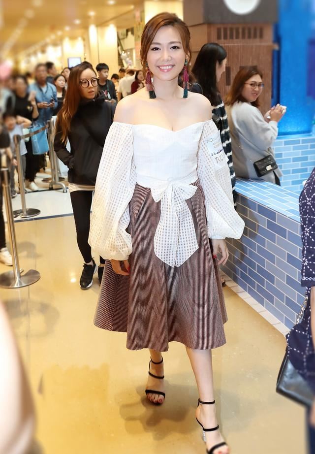 你认识这位星二代美女么？她爸是汤镇宗叔叔是汤镇业