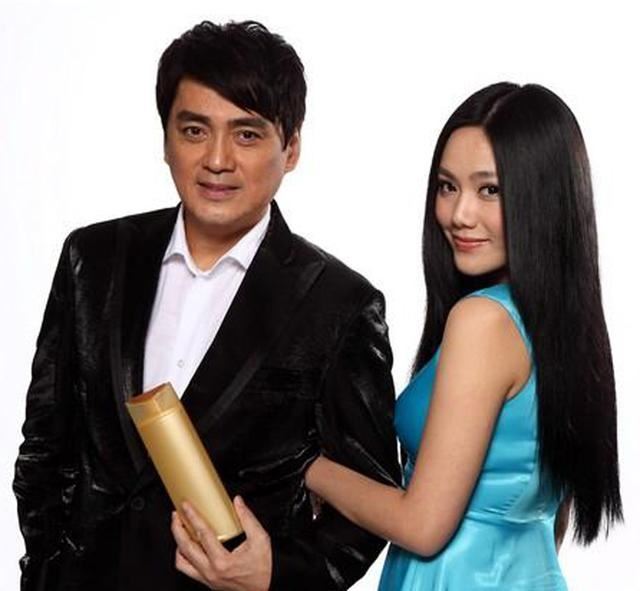 你认识这位星二代美女么？她爸是汤镇宗叔叔是汤镇业