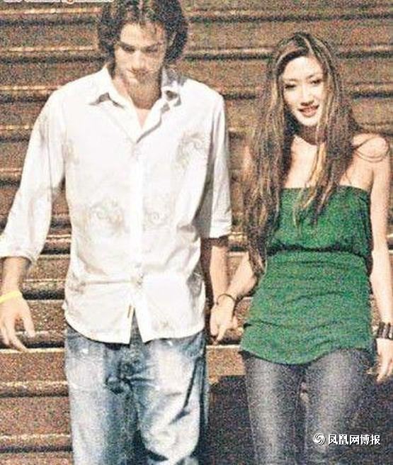 张柏之妈妈为何55岁出道拍三级片?