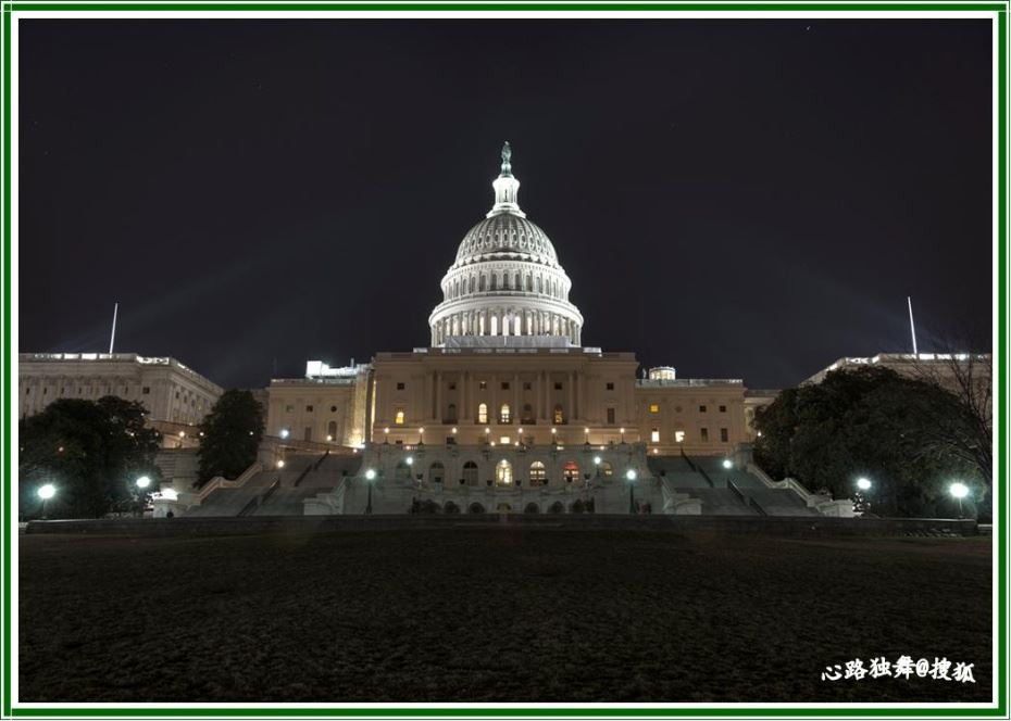 巍峨挺拔的美国国会山庄