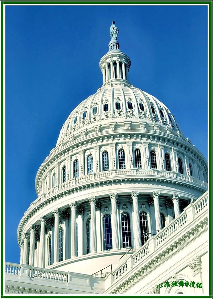 巍峨挺拔的美国国会山庄