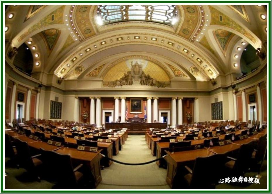 巍峨挺拔的美国国会山庄