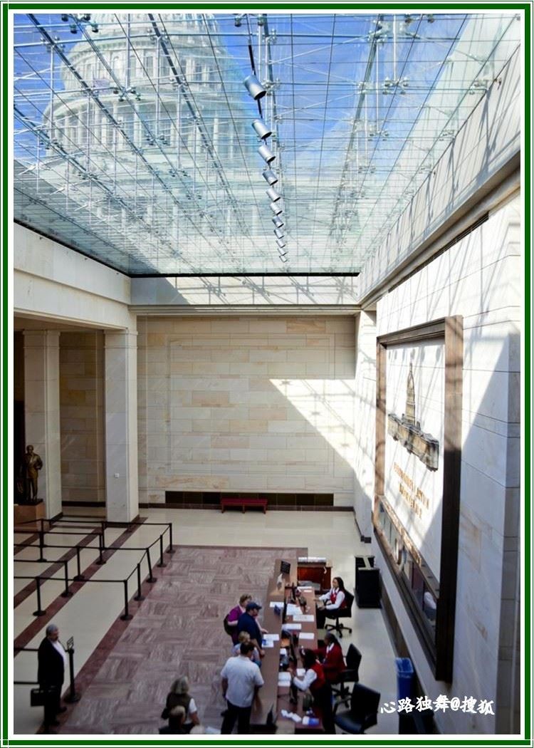 巍峨挺拔的美国国会山庄