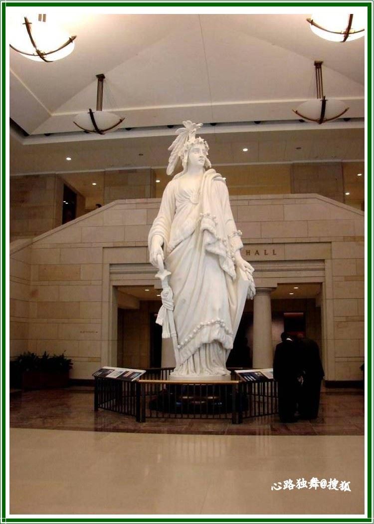 巍峨挺拔的美国国会山庄