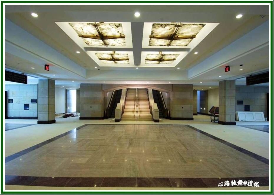 巍峨挺拔的美国国会山庄