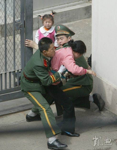 10年前强闯日本领事馆的北韩小姑娘