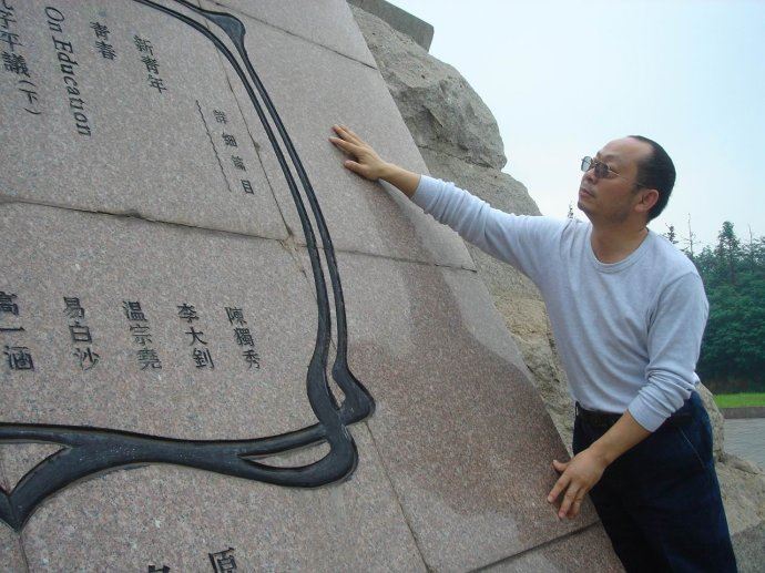 陈独秀的墓为何五次立碑？（图）