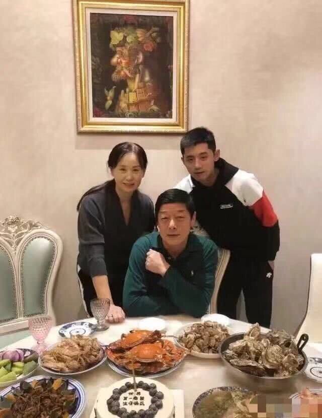 知情人曝张继科换掉与景甜情侣头像本人证实两人分手？