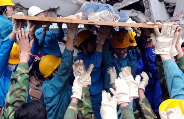 【5.12】汶川地震感人图片，含泪整理