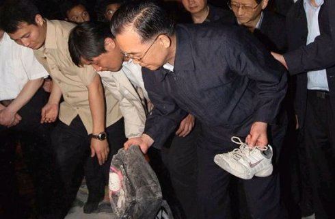 【5.12】汶川地震感人图片，含泪整理