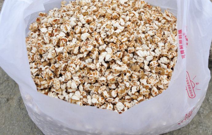 「嘭！」这种怀旧的「大炮手摇爆米花机」，你有多久没见过了？