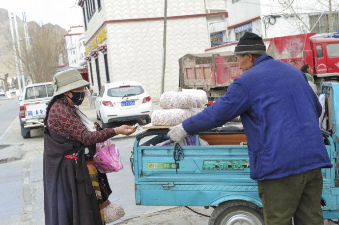 「嘭！」这种怀旧的「大炮手摇爆米花机」，你有多久没见过了？