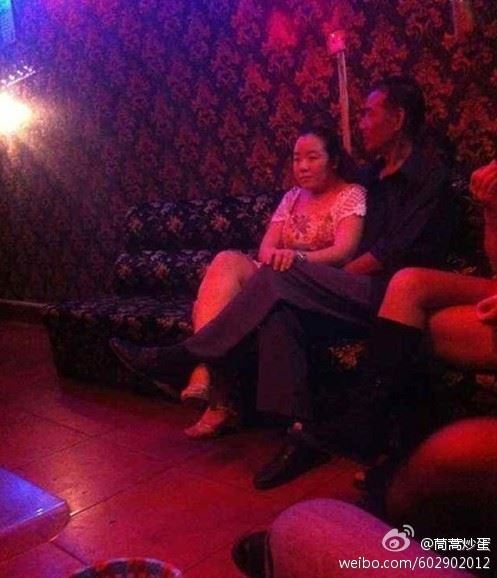 6名村干部酒后AA制叫陪唱女 回应称都没干什么