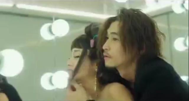 日女星泽尻英龙华全裸激情剧照曝光 大方露点(组图)