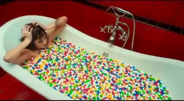 日女星泽尻英龙华全裸激情剧照曝光 大方露点(组图)