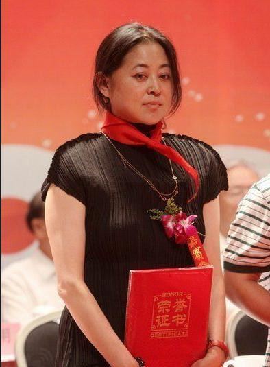浅议倪萍得“共和国脊梁”奖