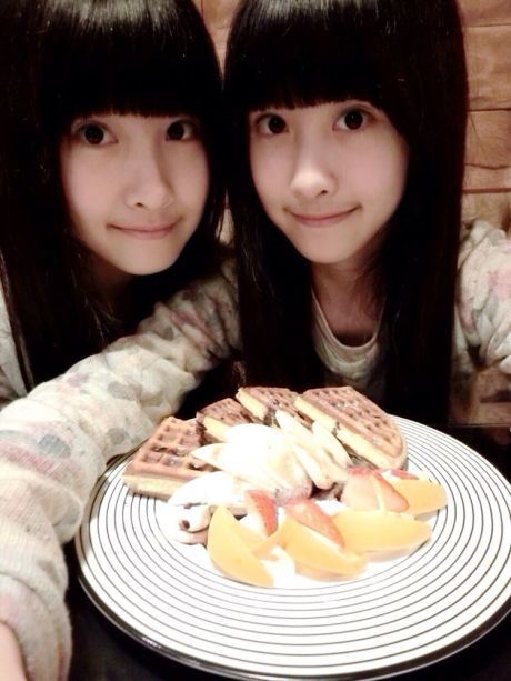 台湾13岁人气双胞胎姐妹海量近照曝光(图)