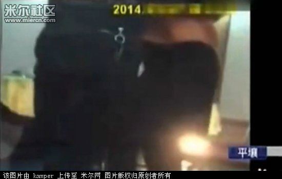 曝朝鲜官员夜生活:与女服务员贴身热舞亲吻