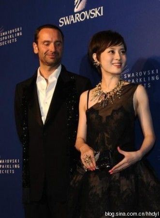 20大女星低胸翘臀秀美腿遭尾随偷瞄的尴尬瞬间（组图）