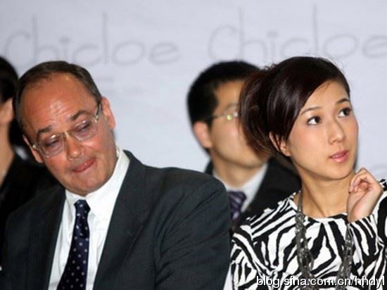 20大女星低胸翘臀秀美腿遭尾随偷瞄的尴尬瞬间（组图）