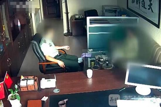 假军官何以能骗倒八名女性