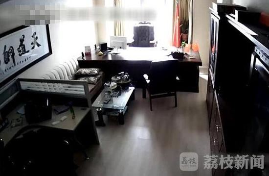 假军官何以能骗倒八名女性