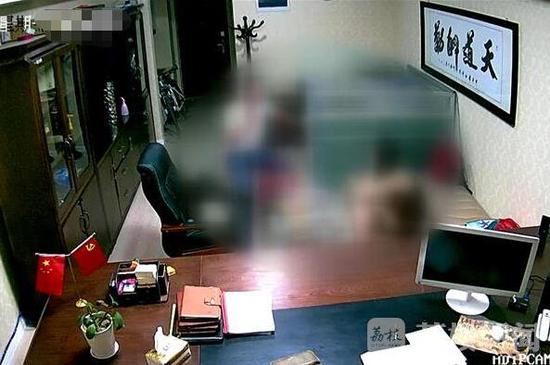 假军官何以能骗倒八名女性