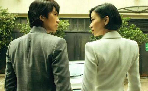 情感问答：如何看待哈里为了梅根，拒签婚前协议？