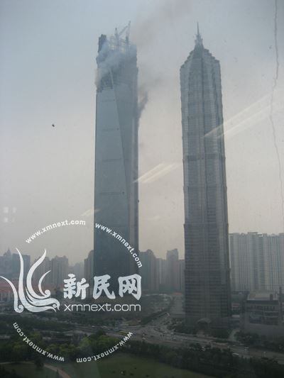 上海在建环球金融中心高层发生火灾(组图)——君行东方第14期之火灾专辑