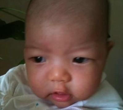 黄渤与老婆亲密照曝光很有夫妻相（图）