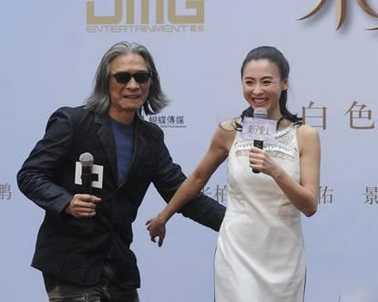 惊曝十大女星被摸臀的尴尬瞬间（图）