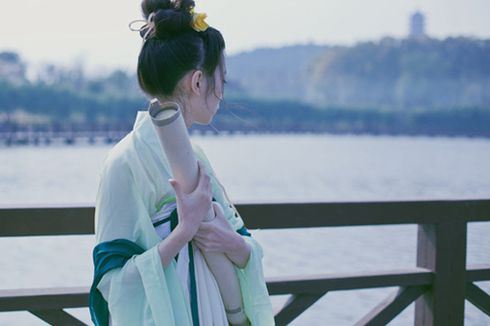 『观微见菩』万物生：风在摇它的叶，草在结它的籽°