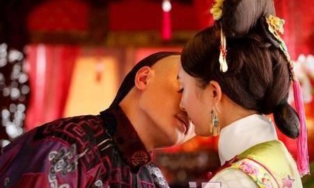 杨幂吻戏很火！她吻遍老公及胡歌李易峰等绯闻男友，还有大批鲜肉