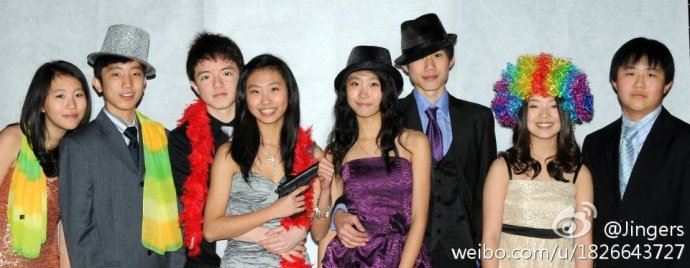 李亚鹏微博对王菲母女大秀恩爱破不合传闻(图)