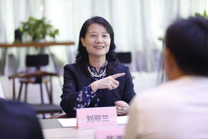 江西省商务厅厅长刘翠兰莅临天道创服集团参观考察