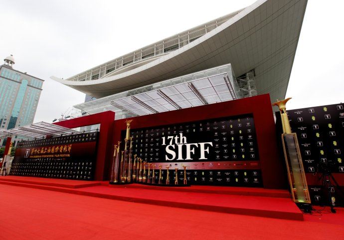 走过红地毯--第17届上海国际电影节闭幕式群星璀璨