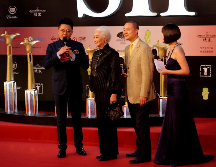 走过红地毯--第17届上海国际电影节闭幕式群星璀璨