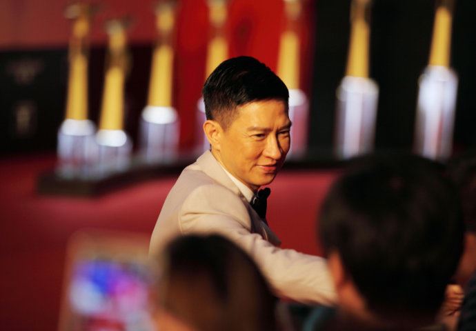 走过红地毯--第17届上海国际电影节闭幕式群星璀璨