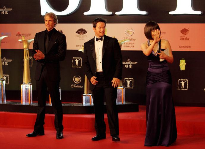 走过红地毯--第17届上海国际电影节闭幕式群星璀璨