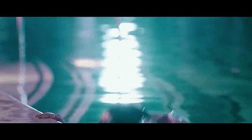 《夏洛特烦恼》里她惊艳众人，明明可以借胸上位偏偏走起性冷淡风，这是为何？